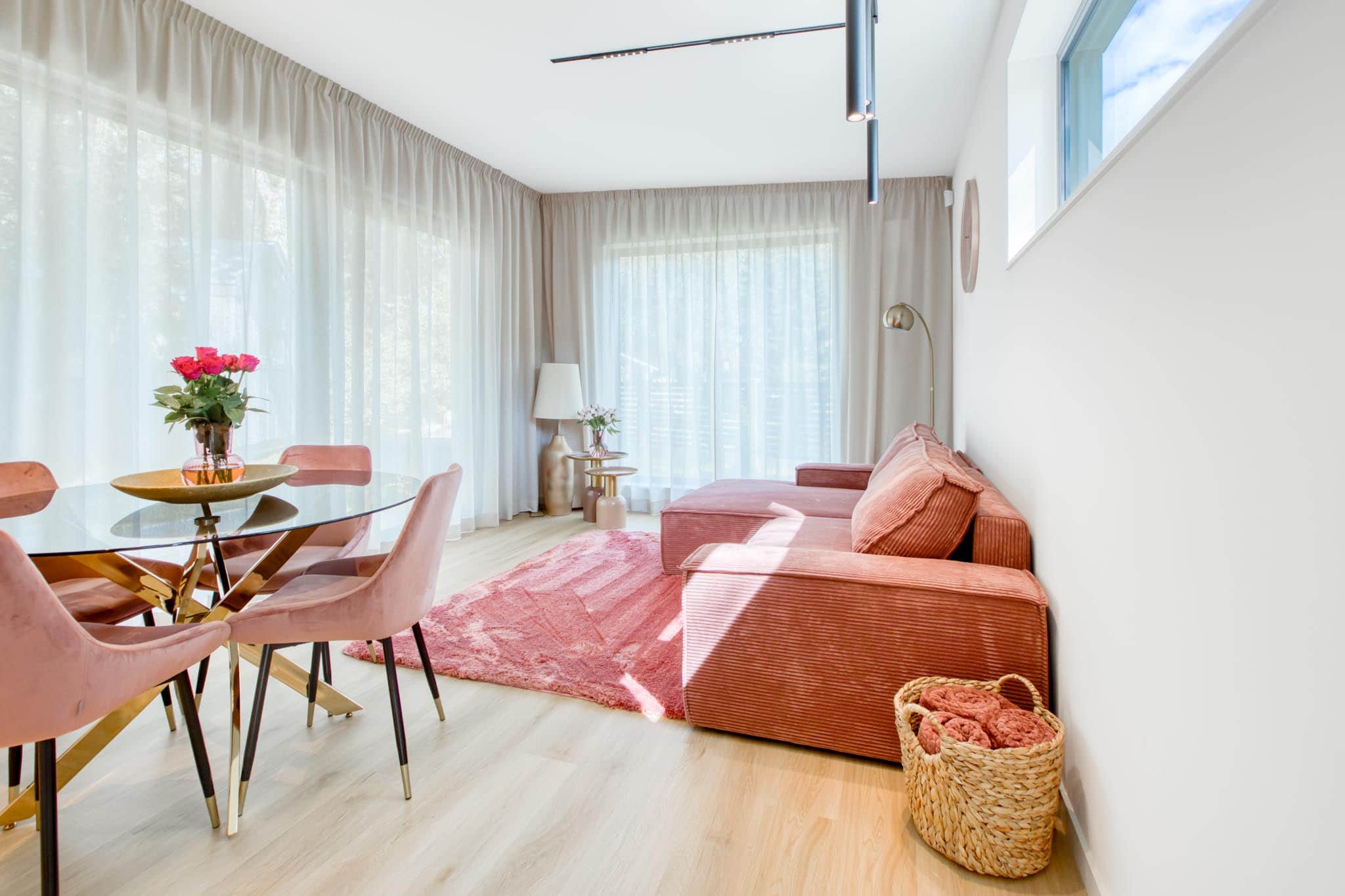 Brīvdienu dizaina māja "Pink"